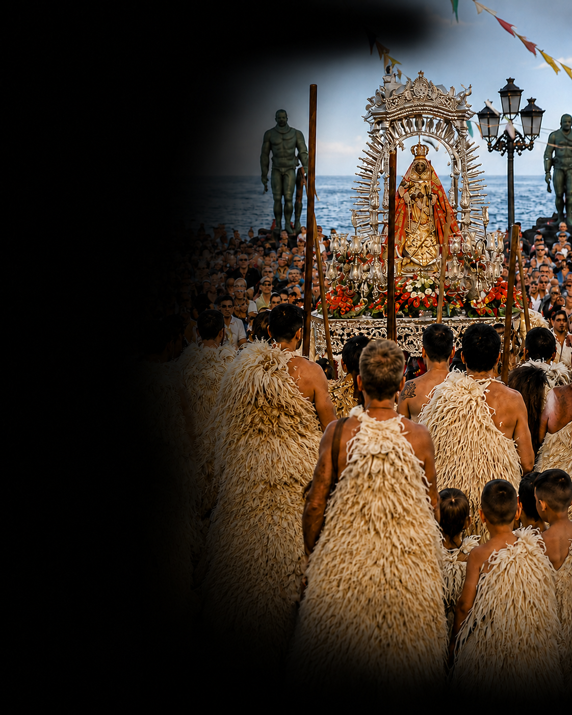 Procesión de la Virgen de Candelaria junto al mar y los guanches